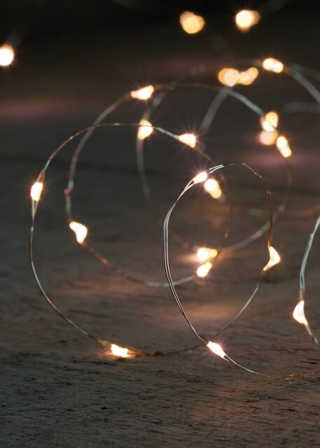 Anna's Collection B.O. Led Indoor Zilverdraad 10L/1M Led Warm Wit - 10Cm Aanloopsnoer  Incl 2X Cr203