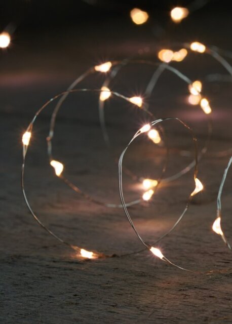 Anna's Collection B.O.T.  Led Zilverdraad 40L/2M Warm Wit - 6/18H Timer - 10Cm Aanloopsnoer 2Xaa/Ip2