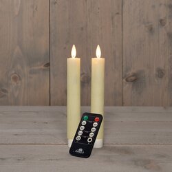 Anna's Collection DINERKAARS WAX LED BEWEGENDE VLAM OP BATTERIJ MET AFSTANDSBEDIENING  2 STUKS H18CM