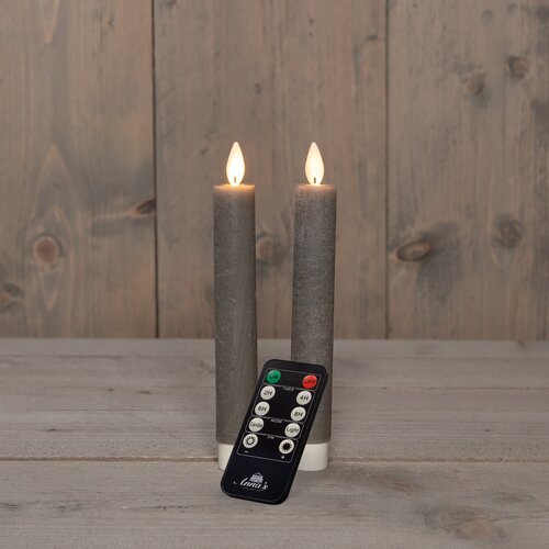 Anna's Collection DINERKAARS WAX LED BEWEGENDE VLAM OP BATTERIJ MET AFSTANDSBEDIENING  2 STUKS H18CM