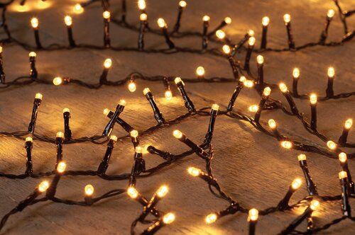 Anna's Collection IVY 700LED 16M LICHT GOUD USB OPLAADBAAR 50CM  AANLOOPSNOER ZWART - BI-BUI