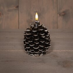 Anna's Collection KAARS DENNENAPPEL LED 3D VLAM OP BATTERIJ MET TIMER 10X8.5CM BRUIN