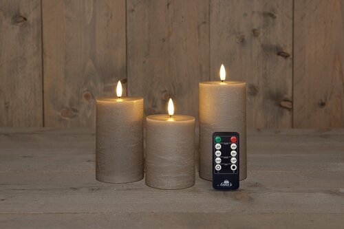 Anna's Collection STOMPKAARS RUSTIEK WAX 3D VLAM OP 3X3AAA BATTERIJ MET AFSTANDBEDIENING D7.5H10/12.