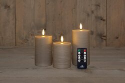 Anna's Collection STOMPKAARS RUSTIEK WAX 3D VLAM OP 3X3AAA BATTERIJ MET AFSTANDBEDIENING D7.5H10/12.